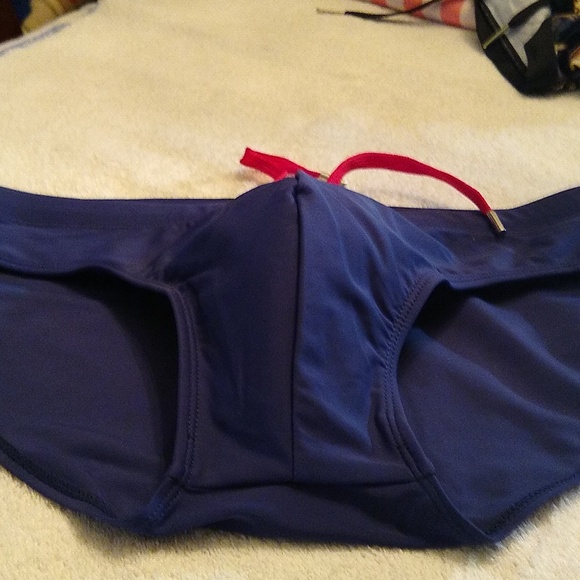 UXH Swimsuit - Picture 2 of 7